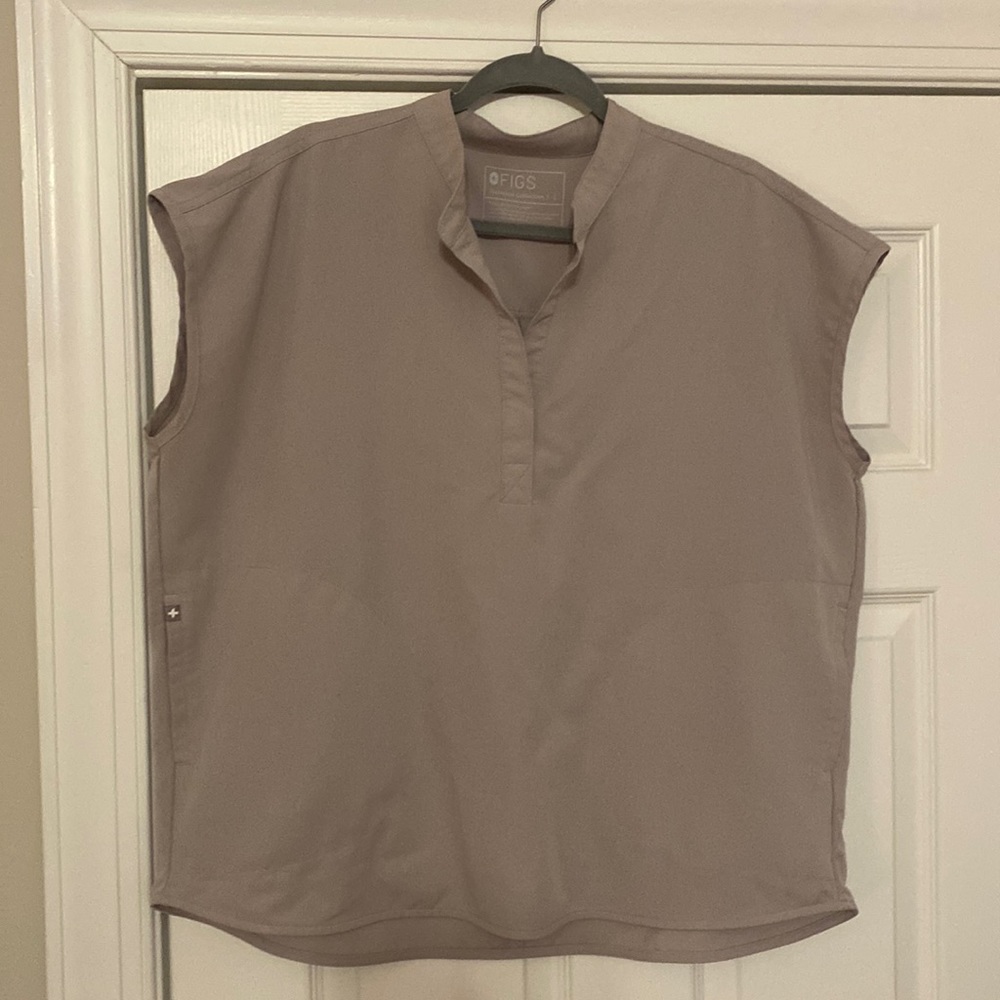 Figs - Women's Slate
Rafaela - Mandarin
Collar Scrub Top - Large